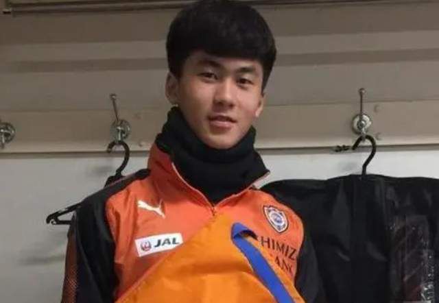 吻胸揉屁股摸腿娇喘视频免费网站