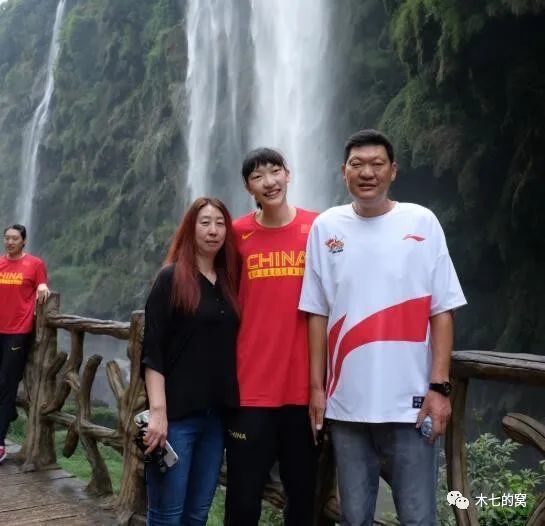精品久久综合一区二区